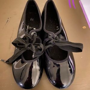 Little girls size 11 black tap shoes